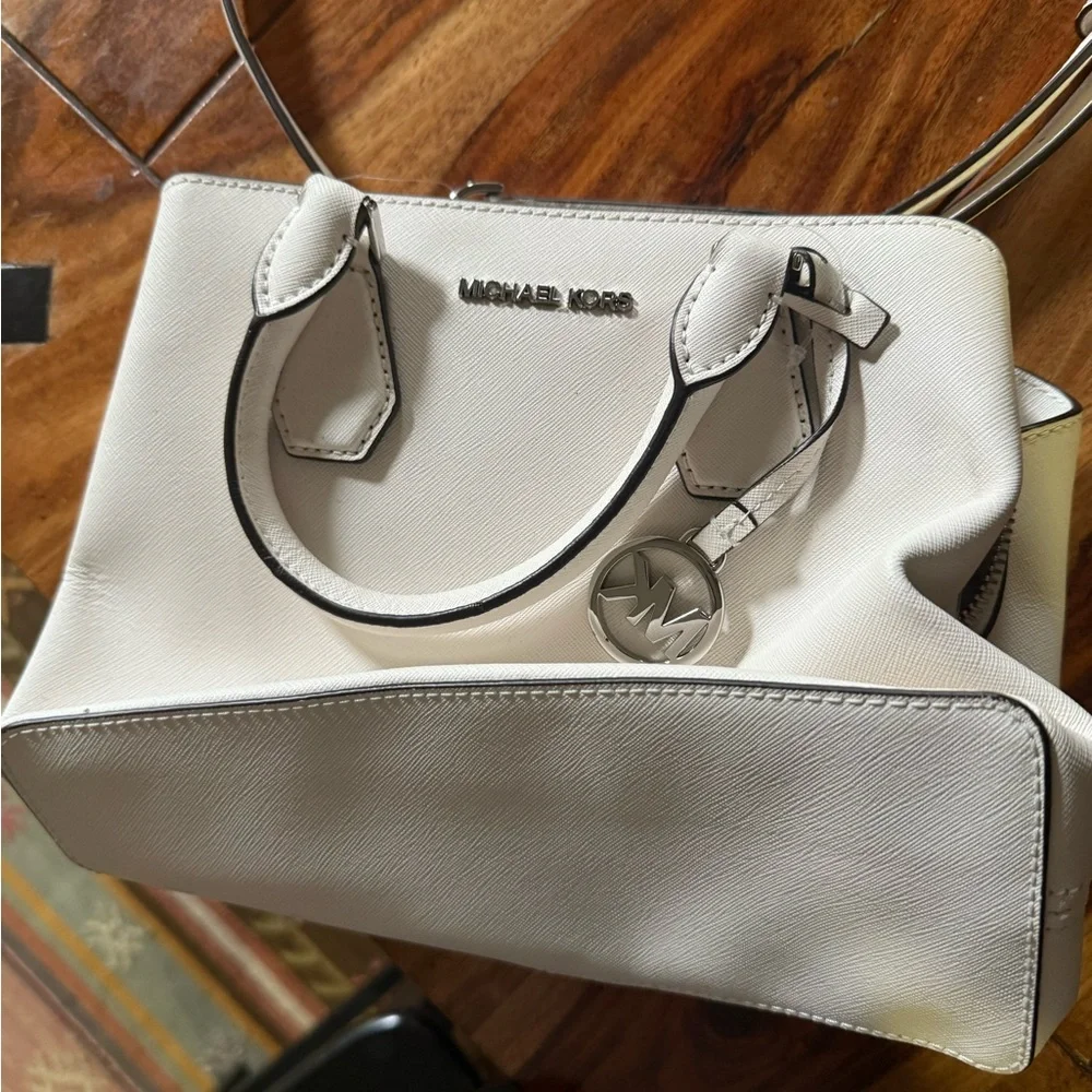 Michael Kors Cream Mini Bag with Gold Hardware - Picture 2 of 3